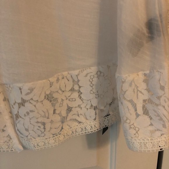 Zac & Rachel Tops - Beautiful white blouse with embroidery